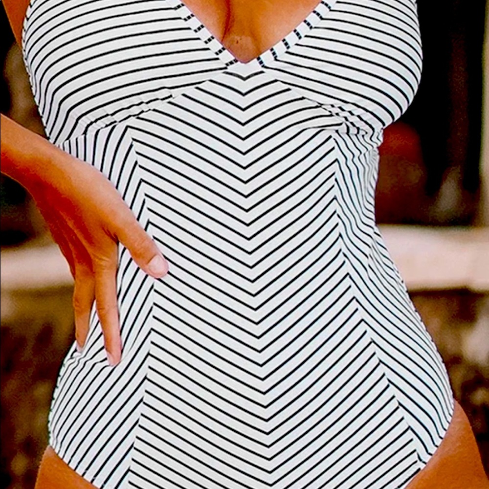 Black and white v-neck one piece swimsuit